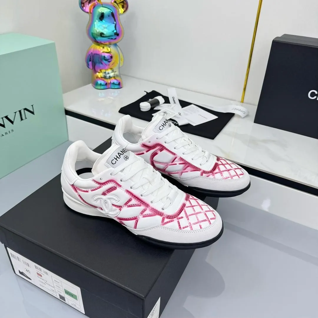 👟👟Ex-factory price 620👟👟 Top version Chanel Chanel - 2025 counter top casual sports shoes This sneaker is a classic design; the upper is electro-embroidered with a variety of techniques; the outsole is fashionable and sporty; it is extraordinary and incorporates a variety of color matching elements... The diversified mix and match is very beautiful and versatile, and can be used for leisure, fashion, sports and outdoor... ꫛꫀꪝ Go➫ Material: ❶Upper is made of: original cowhide ❷Inner lining is made of: original imported sheepskin ❸Outsole is based on: original TPU combination outsole Special counter boutique packaging complete set for women 35–41